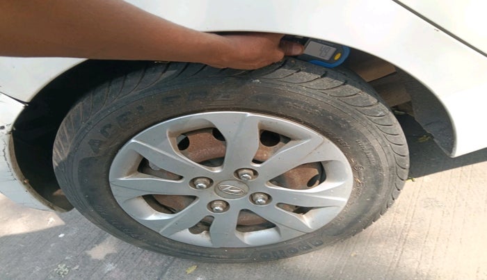 2014 Hyundai Eon ERA +, Petrol, Manual, 27,217 km, tyre