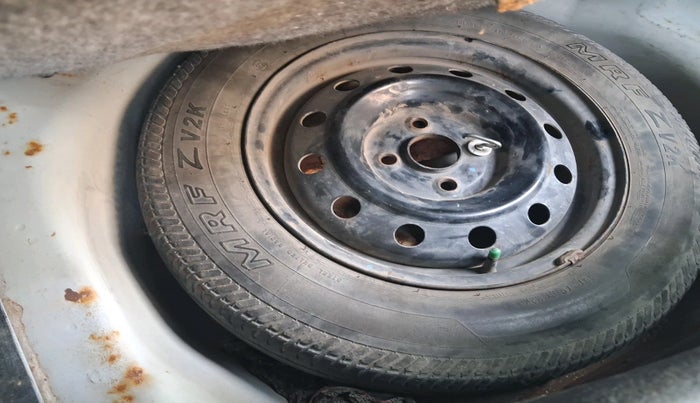 2011 Maruti Swift VXI, Petrol, Manual, 82,332 km, tyre