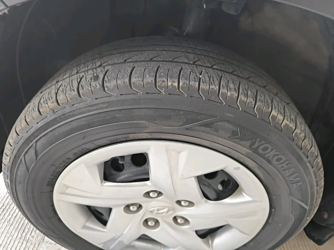 2022 Hyundai VENUE S+ 1.2, Petrol, Manual, 63,169 km, tyre