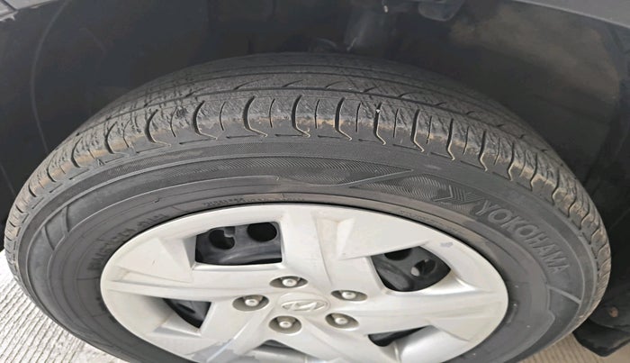 2022 Hyundai VENUE S+ 1.2, Petrol, Manual, 63,169 km, tyre