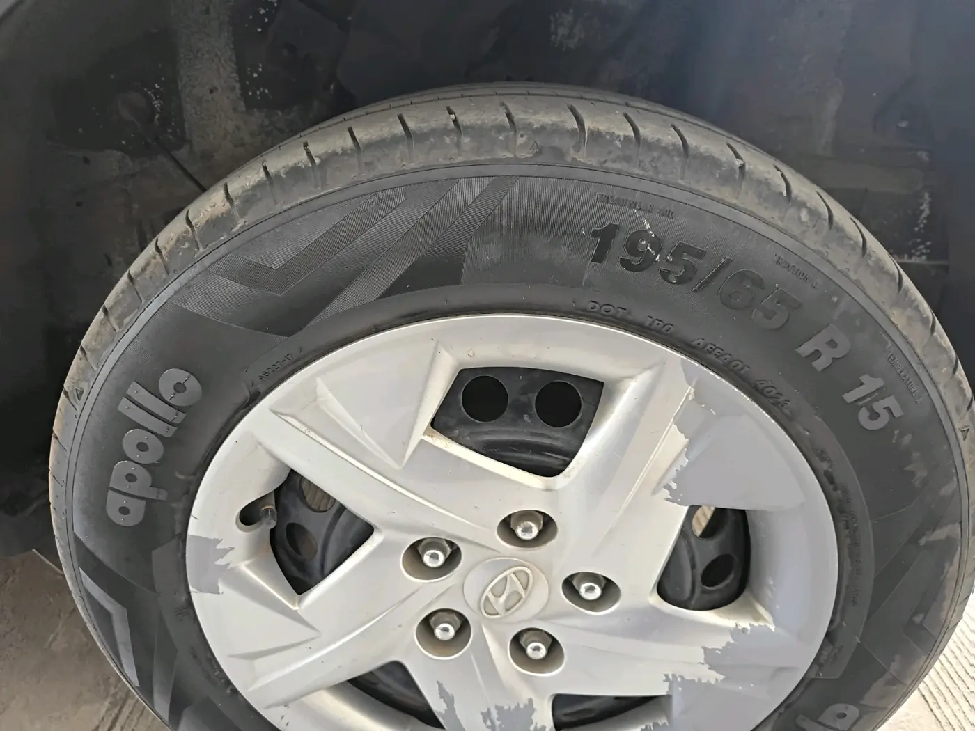 2022 Hyundai VENUE S+ 1.2, Petrol, Manual, 63,169 km, tyre