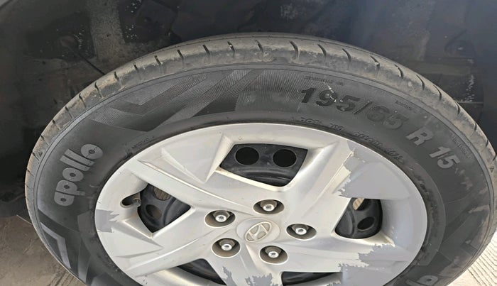 2022 Hyundai VENUE S+ 1.2, Petrol, Manual, 63,169 km, tyre