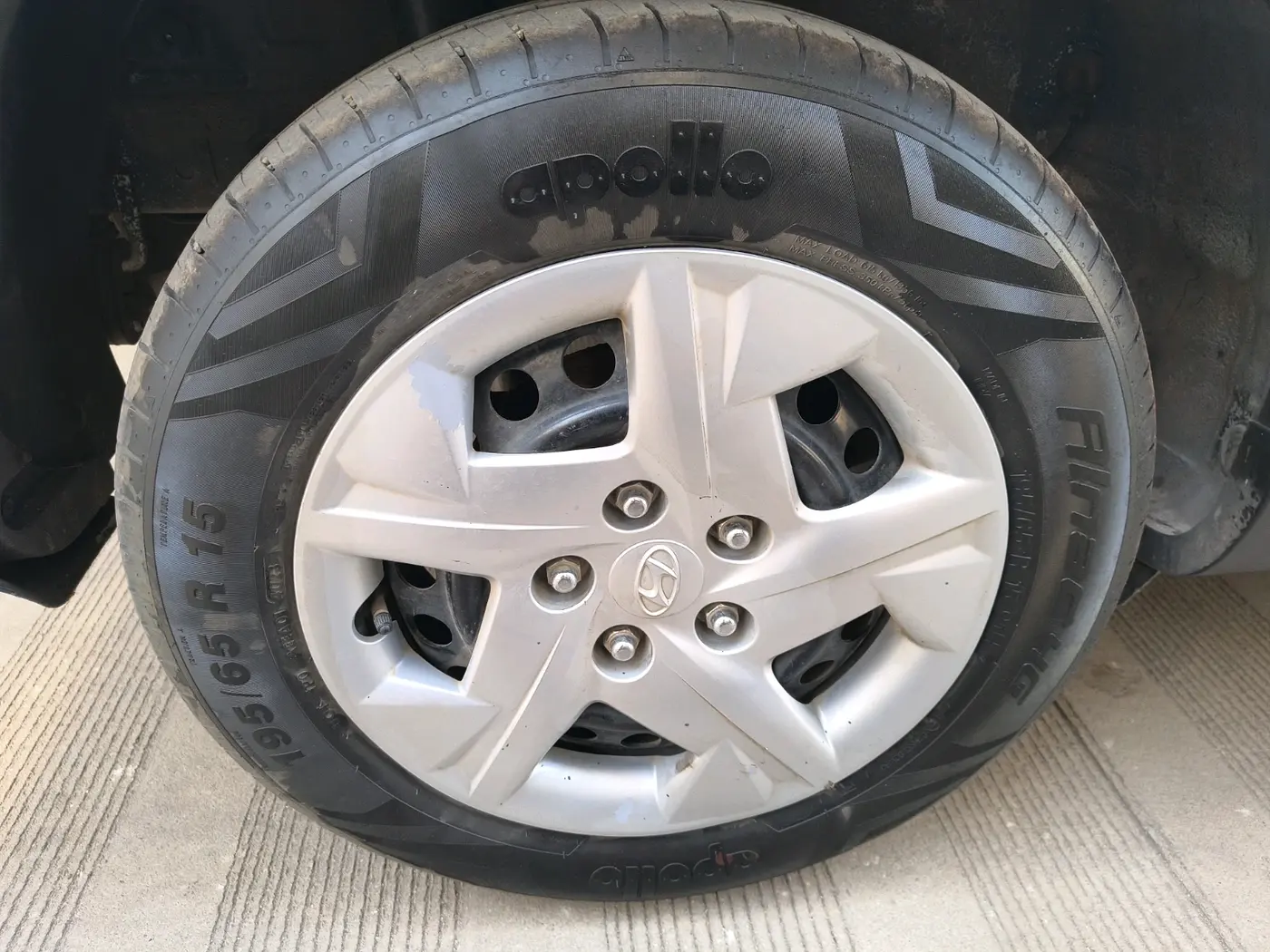 2022 Hyundai VENUE S+ 1.2, Petrol, Manual, 63,169 km, tyre