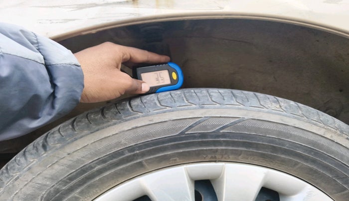 2011 Toyota Etios G, Petrol, Manual, 46,476 km, tyre