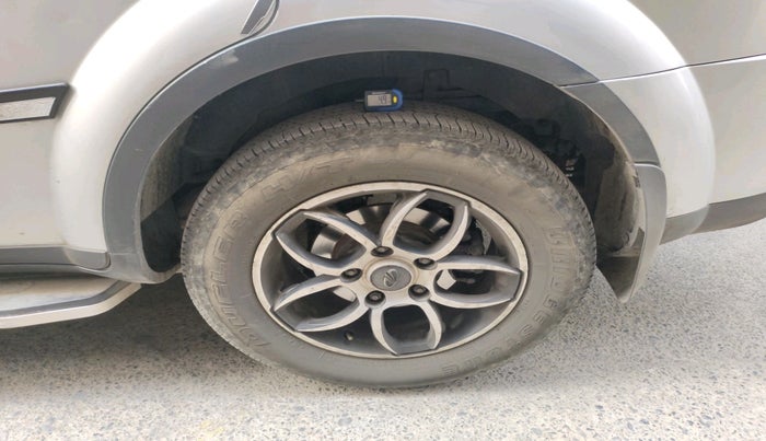 2020 Mahindra XUV500 W7, Diesel, Manual, 52,973 km, tyre