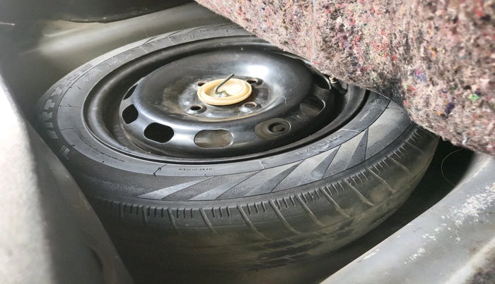 2013 Ford Figo TITANIUM 1.4 DIESEL, Diesel, Manual, 1,61,465 km, tyre