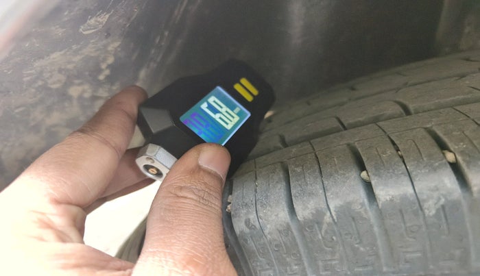 2013 Ford Figo TITANIUM 1.4 DIESEL, Diesel, Manual, 1,61,465 km, tyre