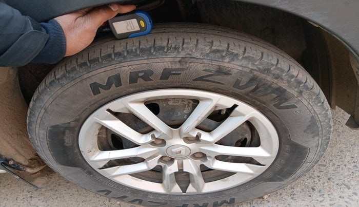 2022 Renault TRIBER RXT, Petrol, Manual, 40,024 km, tyre