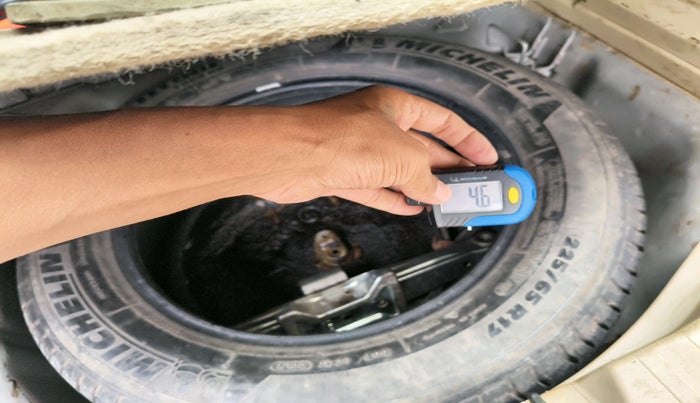 2006 Honda CRV 2.4L 2WD AT, Petrol, Automatic, 1,34,147 km, tyre