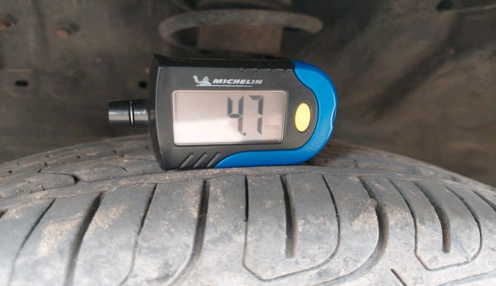 2013 Toyota Etios Liva G, Petrol, Manual, 1,45,417 km, tyre