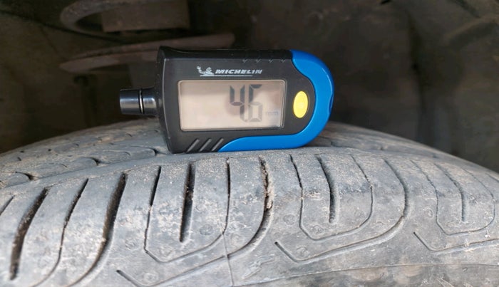 2013 Toyota Etios Liva G, Petrol, Manual, 1,45,417 km, tyre