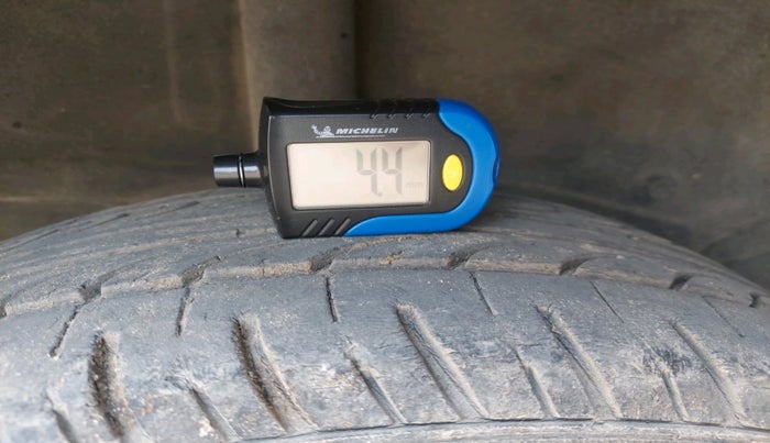 2013 Toyota Etios Liva G, Petrol, Manual, 1,45,417 km, tyre