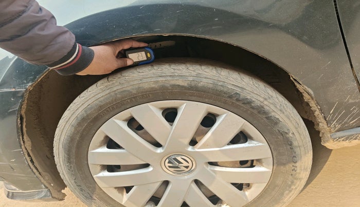 2017 Volkswagen Ameo COMFORTLINE 1.2L, Petrol, Manual, 1,02,720 km, tyre