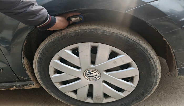 2017 Volkswagen Ameo COMFORTLINE 1.2L, Petrol, Manual, 1,02,720 km, tyre