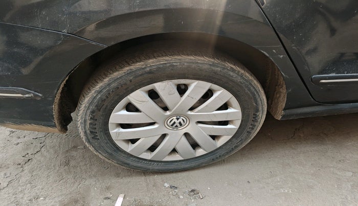 2017 Volkswagen Ameo COMFORTLINE 1.2L, Petrol, Manual, 1,02,720 km, tyre