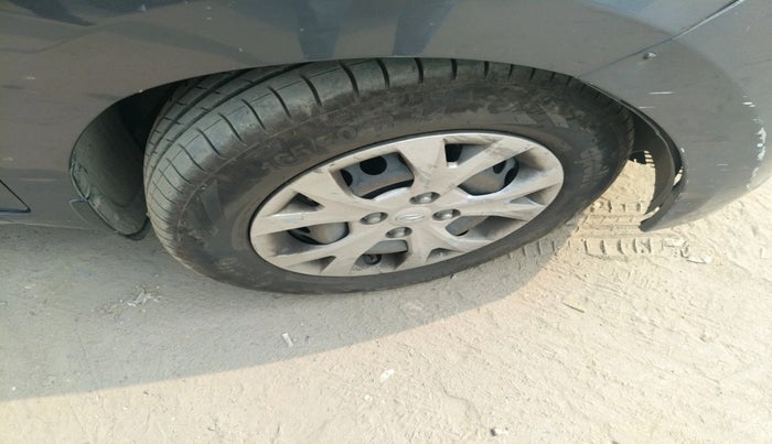 2016 Hyundai Grand i10 SPORTZ 1.2 KAPPA VTVT, Petrol, Manual, 1,16,244 km, tyre