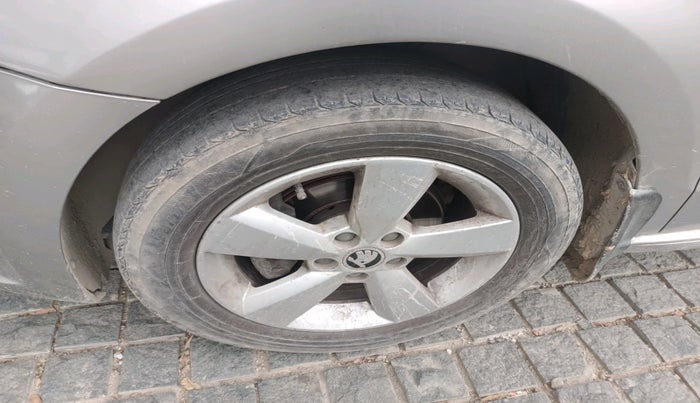 2015 Skoda Rapid 1.5 TDI CR ELEGANCE PLUS AT, Diesel, Automatic, 2,02,157 km, tyre