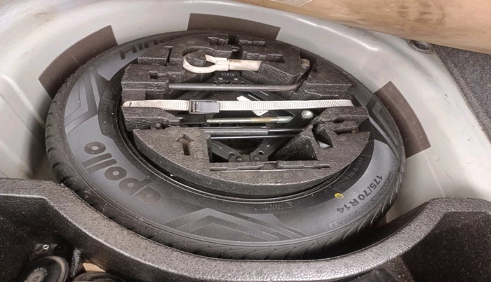 2015 Skoda Rapid 1.5 TDI CR ELEGANCE PLUS AT, Diesel, Automatic, 2,02,157 km, tyre