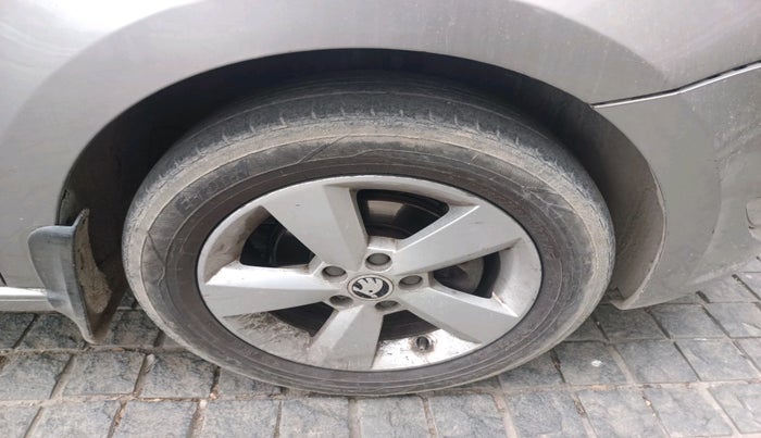 2015 Skoda Rapid 1.5 TDI CR ELEGANCE PLUS AT, Diesel, Automatic, 2,02,157 km, tyre