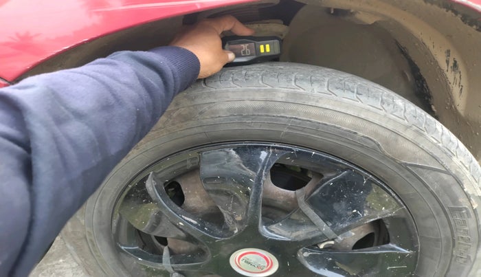 2014 Nissan Terrano XL (D), Diesel, Manual, 1,30,645 km, tyre