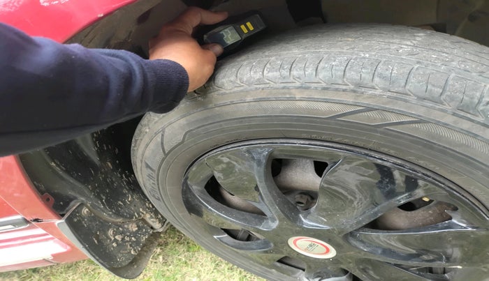 2014 Nissan Terrano XL (D), Diesel, Manual, 1,30,645 km, tyre