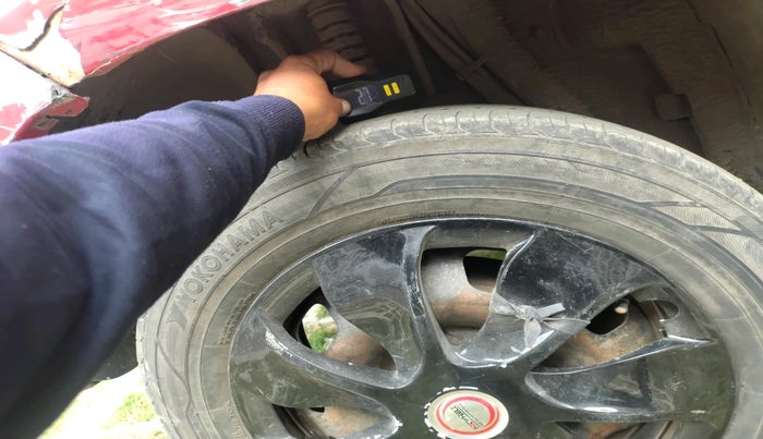 2014 Nissan Terrano XL (D), Diesel, Manual, 1,30,645 km, tyre