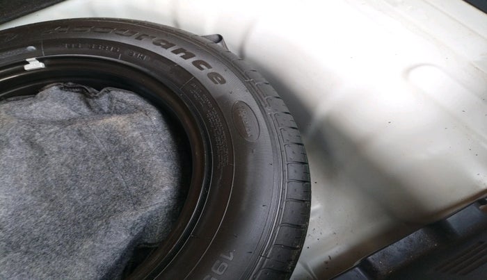 2020 KIA SONET HTX 1.5, Diesel, Manual, 30,540 km, tyre