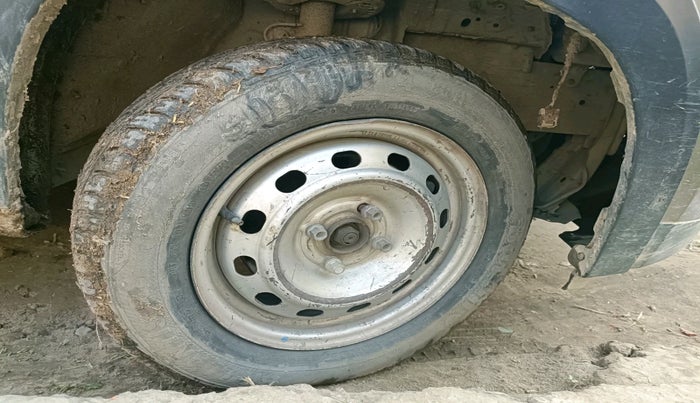 2017 Mahindra KUV 100 NXT K2 P 6 STR, Petrol, Manual, 40,000 km, tyre