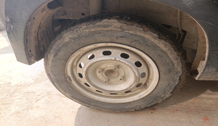 2017 Mahindra KUV 100 NXT K2 P 6 STR, Petrol, Manual, 40,000 km, tyre