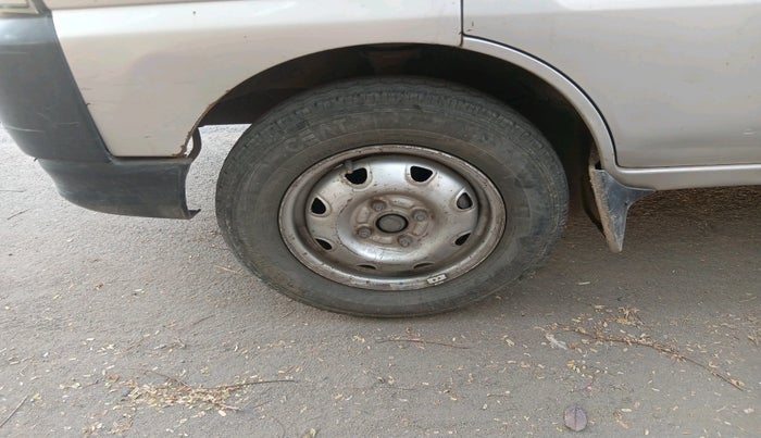 2010 Maruti Eeco 5 STR WITH A/C+HTR CNG, Petrol, Manual, 1,79,683 km, tyre