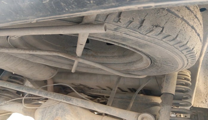 2010 Maruti Eeco 5 STR WITH A/C+HTR CNG, Petrol, Manual, 1,79,683 km, tyre