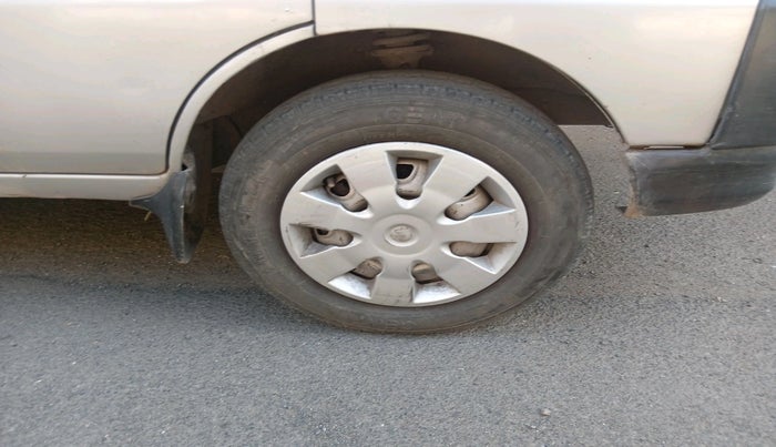 2010 Maruti Eeco 5 STR WITH A/C+HTR CNG, Petrol, Manual, 1,79,683 km, tyre