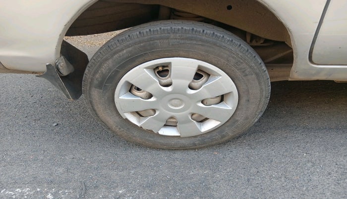 2010 Maruti Eeco 5 STR WITH A/C+HTR CNG, Petrol, Manual, 1,79,683 km, tyre