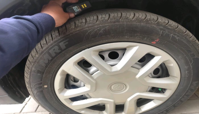 2022 Maruti Vitara Brezza LXI, Petrol, Manual, 15,012 km, tyre