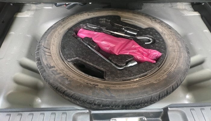 2022 Maruti Vitara Brezza LXI, Petrol, Manual, 15,012 km, tyre