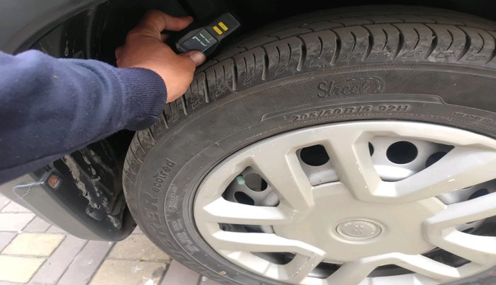 2022 Maruti Vitara Brezza LXI, Petrol, Manual, 15,012 km, tyre