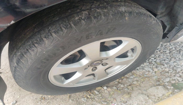 2012 Volvo XC 60 D4 KINETIC, Diesel, Automatic, 1,46,550 km, tyre