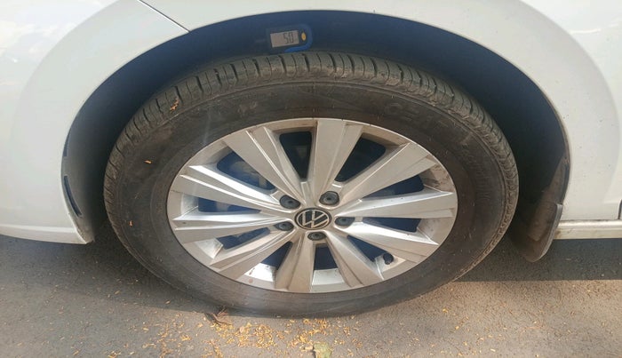 2023 Volkswagen VIRTUS HIGHLINE TSI 1.0 AT, Petrol, Automatic, 2,618 km, tyre