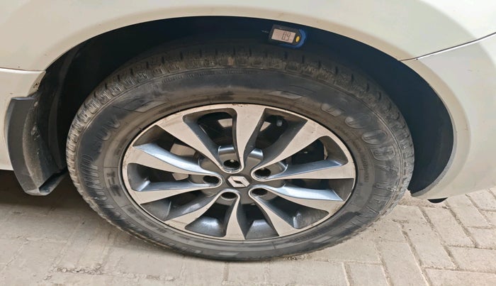 2011 Renault Koleos 4x4 AT, Diesel, Automatic, 1,78,203 km, tyre