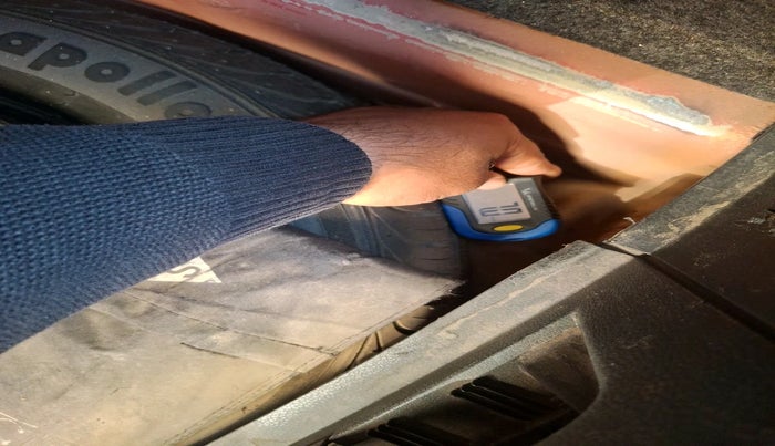 2013 Volkswagen Polo HIGHLINE1.2L, Petrol, Manual, 1,37,943 km, tyre