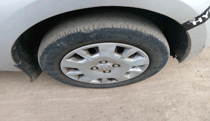 2013 Hyundai i20 MAGNA 1.2, Petrol, Manual, 1,44,670 km, tyre