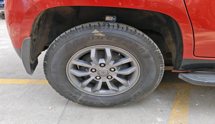 2018 Mahindra TUV300 T10 AMT, Diesel, Automatic, 1,17,658 km, tyre