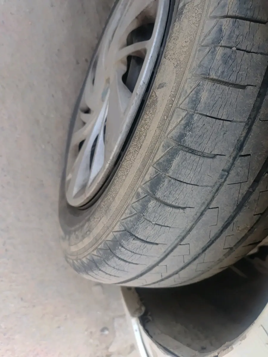 2017 Maruti Ertiga VXI, CNG, Manual, 1,52,329 km, tyre