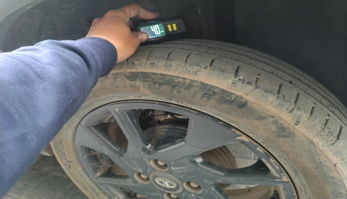 2022 Tata PUNCH ACCOMPLISHED DAZZLE CAMO MT, Petrol, Manual, 49,374 km, tyre