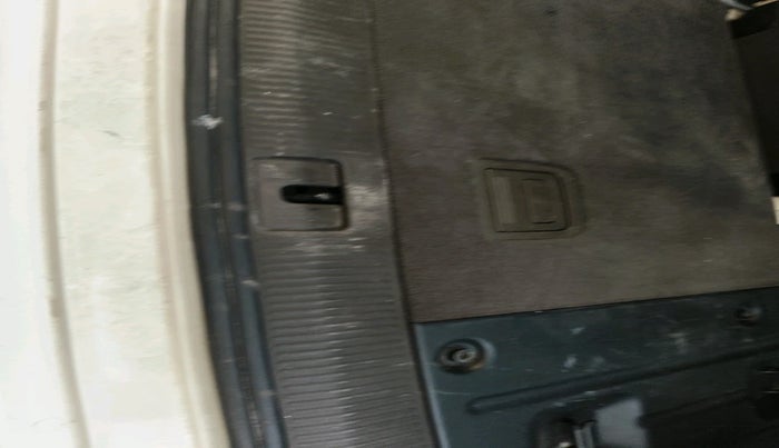 2015 Audi Q7 45 TDI TECHNOLOGY PLUS SUNROOF, Diesel, Automatic, 1,19,226 km, tyre