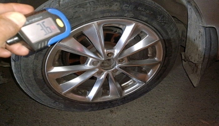 2019 Toyota Innova Crysta 2.8 GX AT 7 STR, Diesel, Automatic, 1,13,577 km, tyre