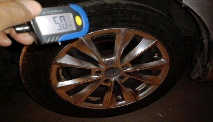 2019 Toyota Innova Crysta 2.8 GX AT 7 STR, Diesel, Automatic, 1,13,577 km, tyre