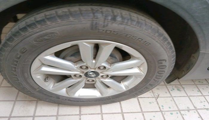 2016 Hyundai Creta SX PLUS AT 1.6 DIESEL, Diesel, Automatic, 68,255 km, tyre