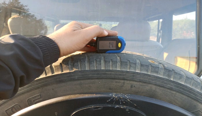 2015 Mahindra Bolero ZLX BS IV, Diesel, Manual, 75,748 km, tyre