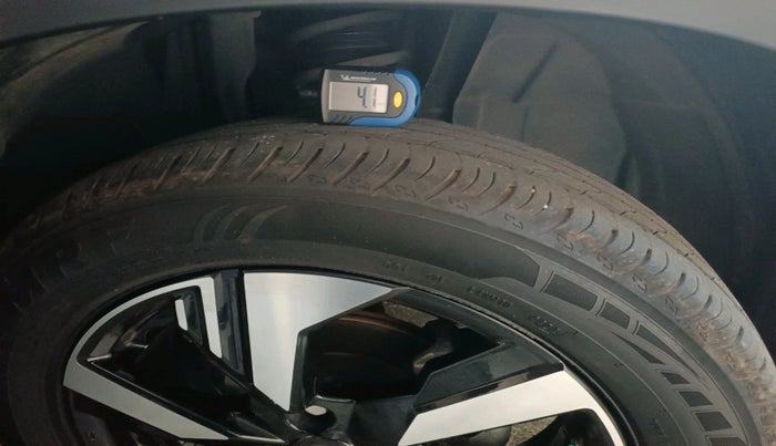 2025 Nissan MAGNITE N-Connecta B4D 1.0 Petrol AMT, Petrol, Automatic, 6,755 km, tyre